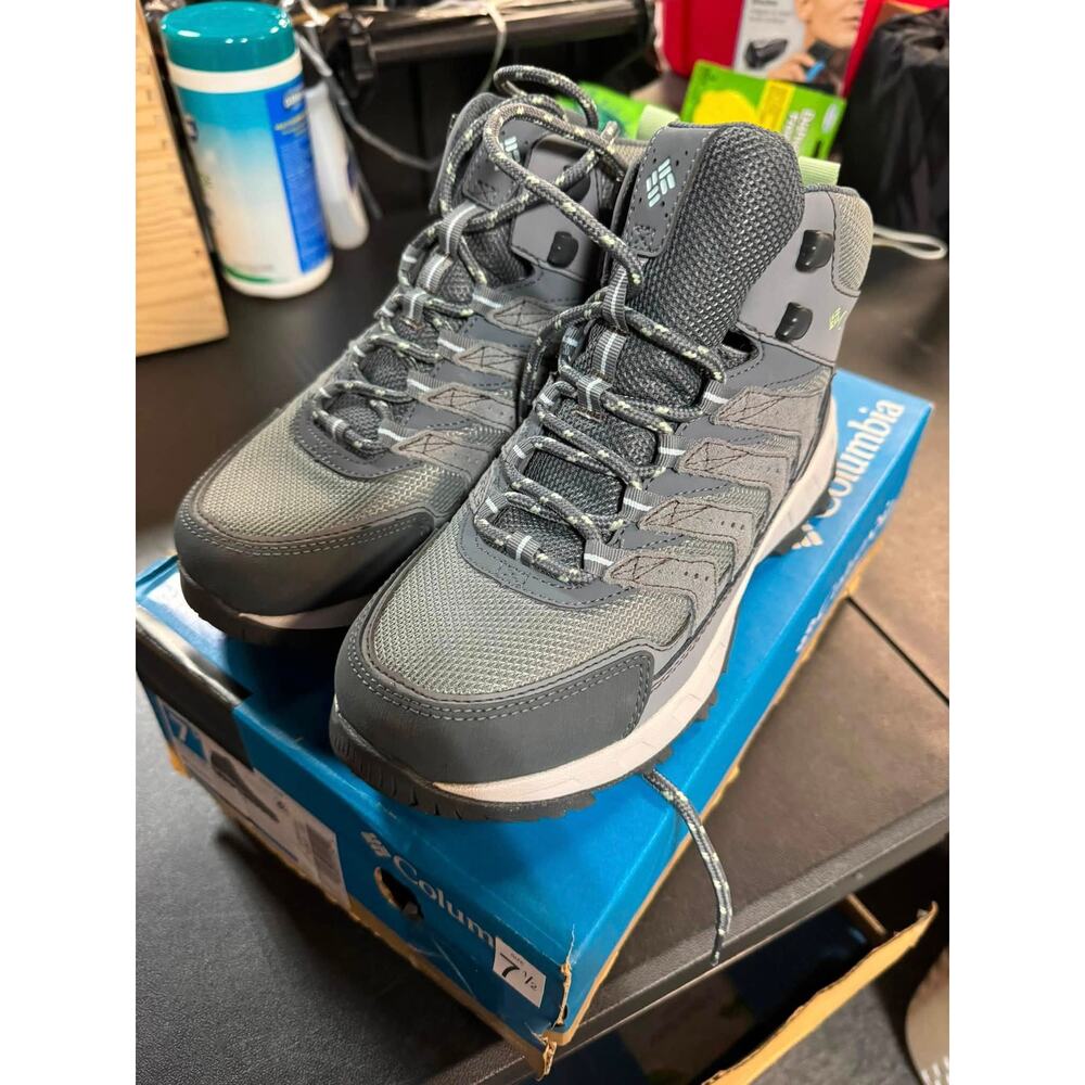 New Columbia Women's Strata Trail Mid Waterproof Shoes - Size 7.5